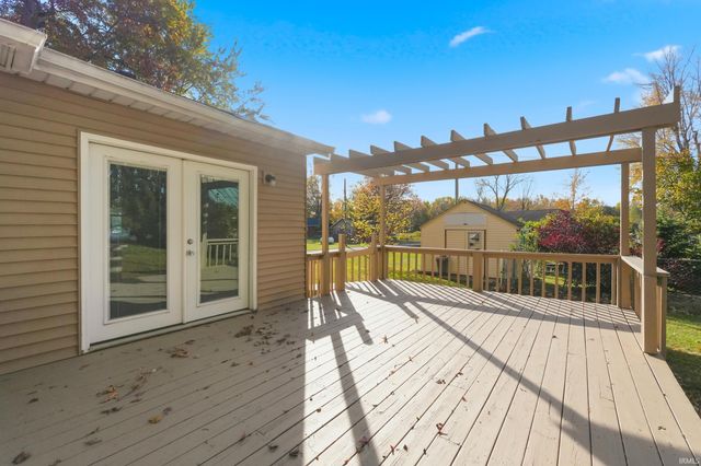 273 EMS R4 Lane, Pierceton, IN 46562