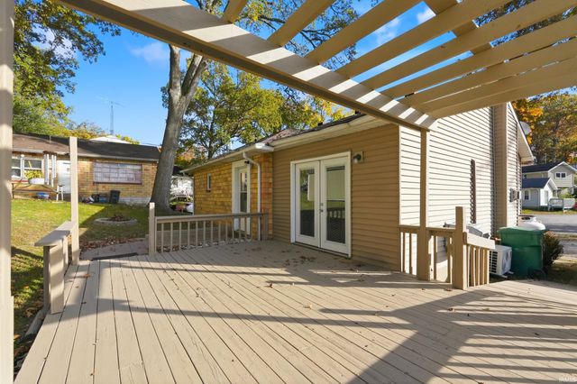 273 EMS R4 Lane, Pierceton, IN 46562