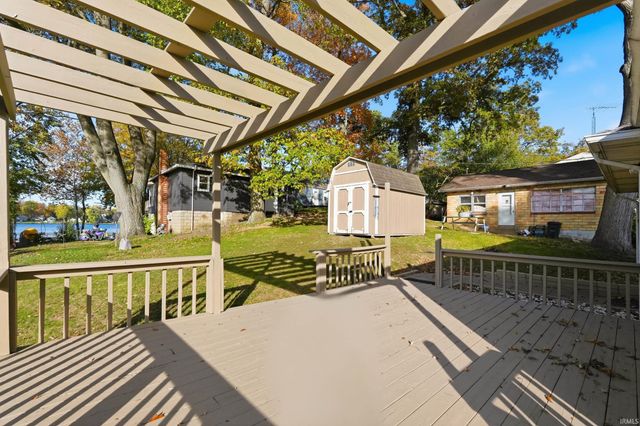 273 EMS R4 Lane, Pierceton, IN 46562