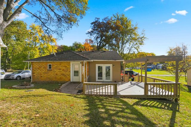 273 EMS R4 Lane, Pierceton, IN 46562