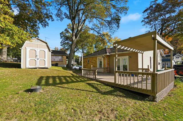 273 EMS R4 Lane, Pierceton, IN 46562