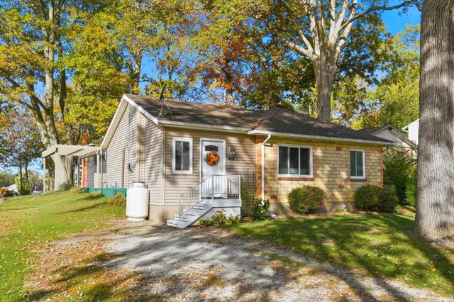 273 EMS R4 Lane, Pierceton, IN 46562