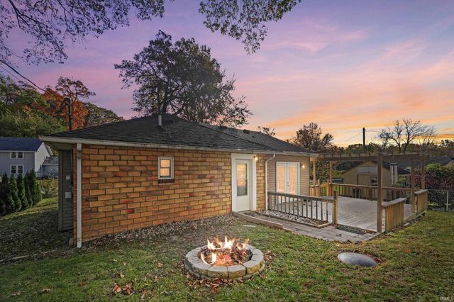 273 EMS R4 Lane, Pierceton, IN 46562