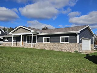 701 W MAIN STREET, Hortonville, WI 54944
