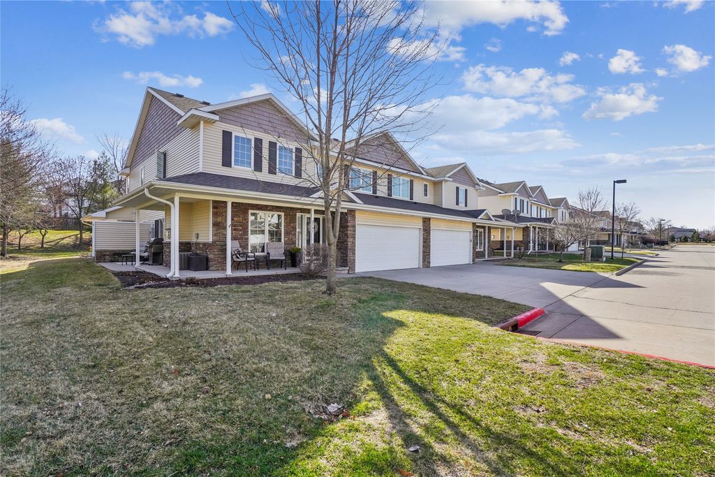 2787 NW 154th Court, Clive, IA 50325