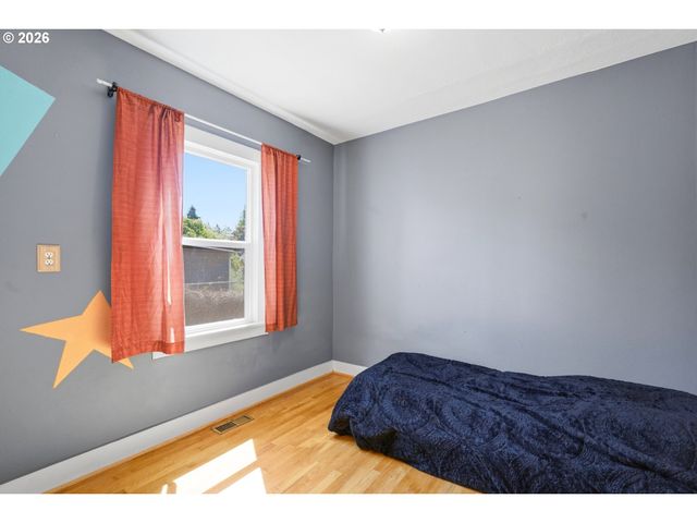 5514 Se MALDEN St, Portland, OR 97206