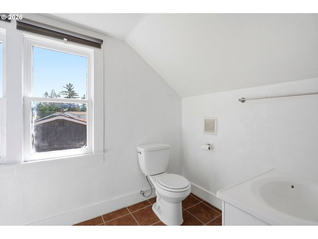 5514 Se MALDEN St, Portland, OR 97206