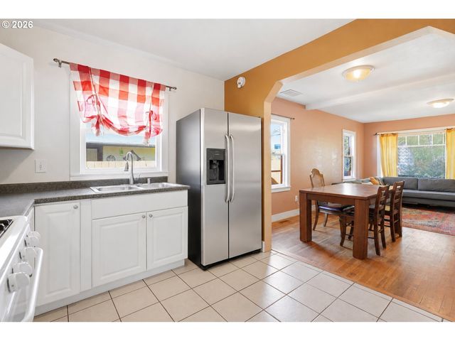 5514 Se MALDEN St, Portland, OR 97206
