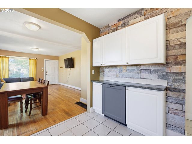 5514 Se MALDEN St, Portland, OR 97206