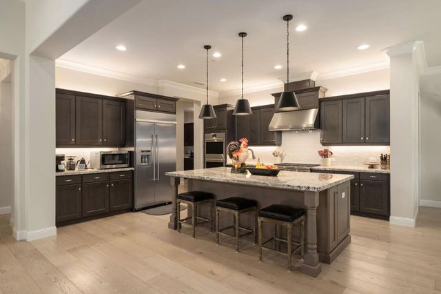 11865 N Ridgeway Drive, Fresno, CA 93730