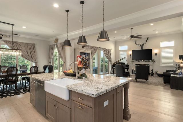 11865 N Ridgeway Drive, Fresno, CA 93730