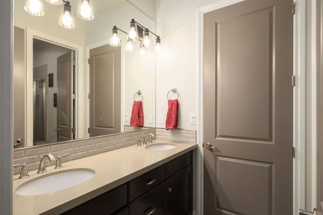 11865 N Ridgeway Drive, Fresno, CA 93730