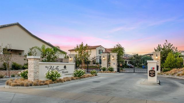 11865 N Ridgeway Drive, Fresno, CA 93730
