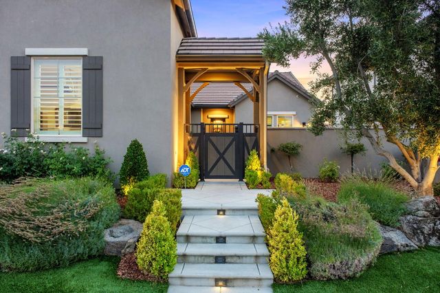 11865 N Ridgeway Drive, Fresno, CA 93730