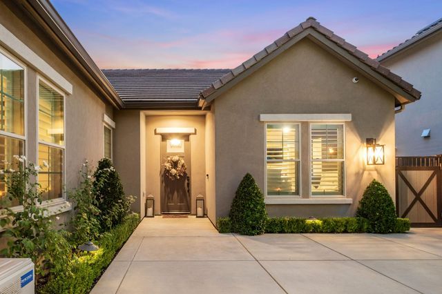 11865 N Ridgeway Drive, Fresno, CA 93730