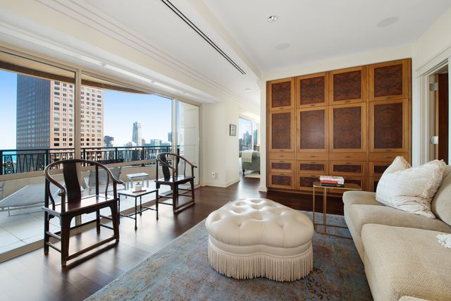 800 N MICHIGAN Avenue 4201, Chicago, IL 60611