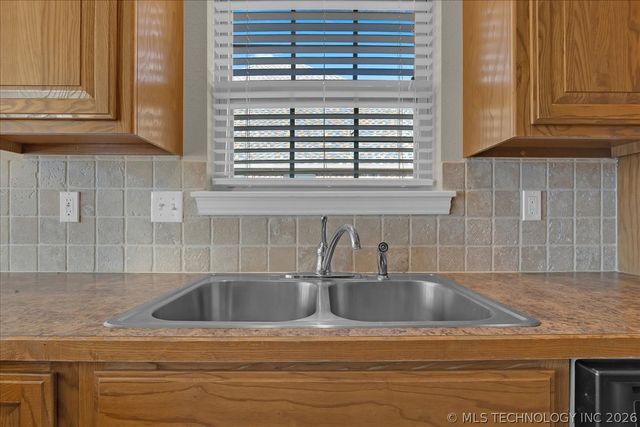 2405 W Quinton Street, Broken Arrow, OK 74011