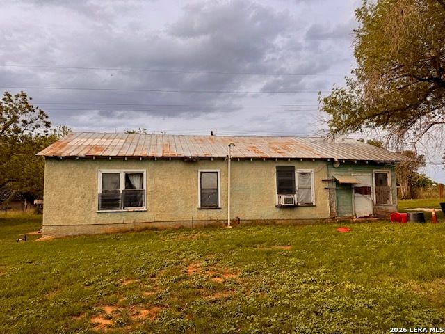 1115 County Road 669, Devine, TX 78016