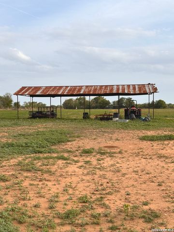 1115 County Road 669, Devine, TX 78016