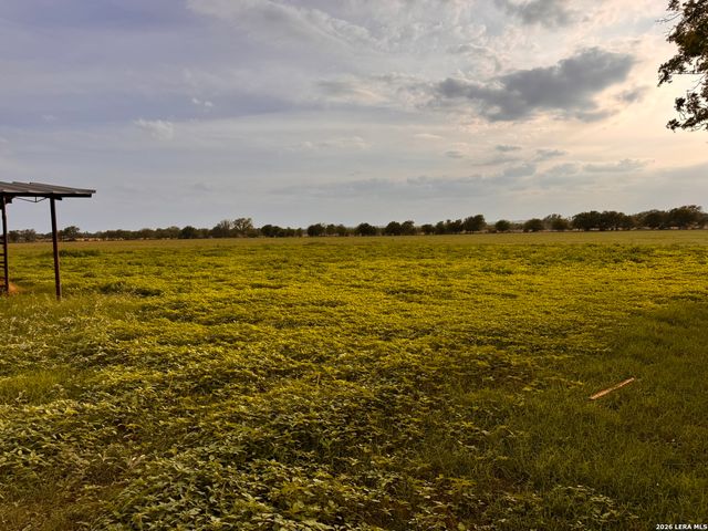 1115 County Road 669, Devine, TX 78016