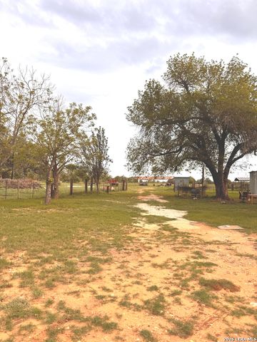 1115 County Road 669, Devine, TX 78016