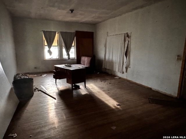 1115 County Road 669, Devine, TX 78016