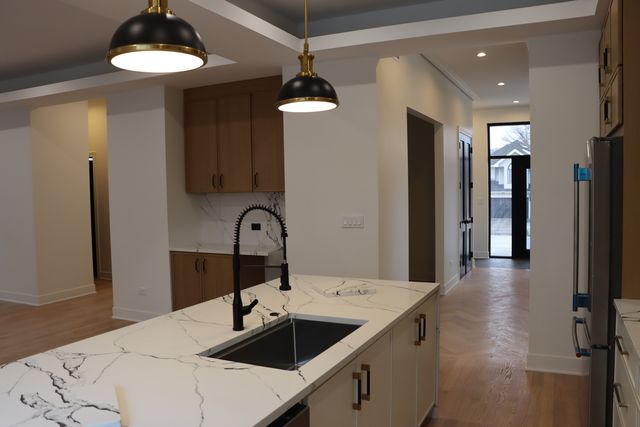 10009 S Beverly Avenue, Chicago, IL 60643