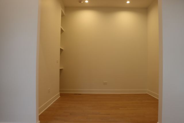 10009 S Beverly Avenue, Chicago, IL 60643