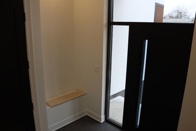 10009 S Beverly Avenue, Chicago, IL 60643