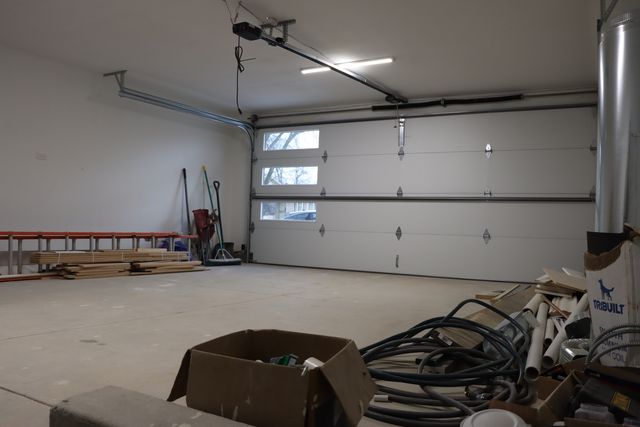 10009 S Beverly Avenue, Chicago, IL 60643