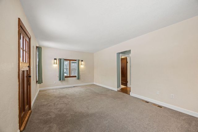 645 5th Avenue NW, New Brighton, MN 55112