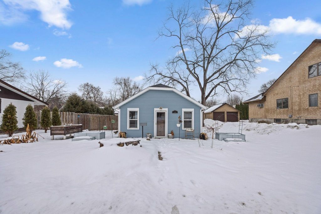 645 5th Avenue NW, New Brighton, MN 55112