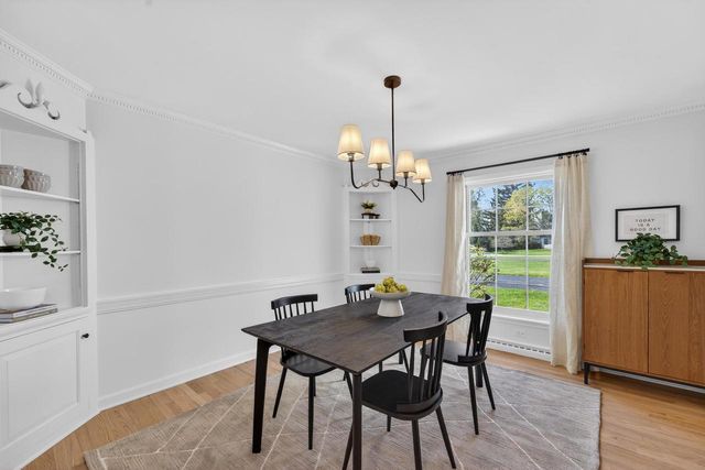 1044 Jonathan LANE, Bayside, WI 53217