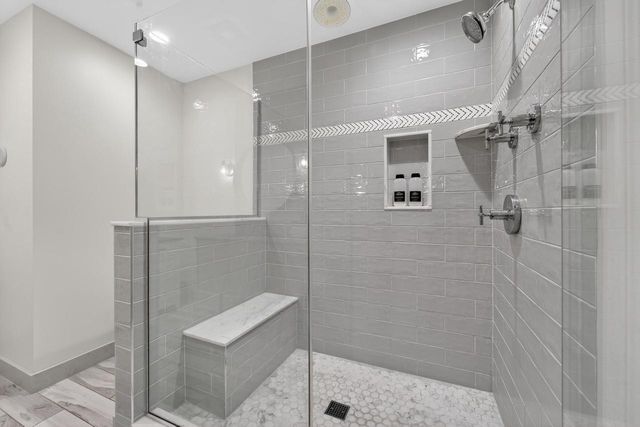 1044 Jonathan LANE, Bayside, WI 53217
