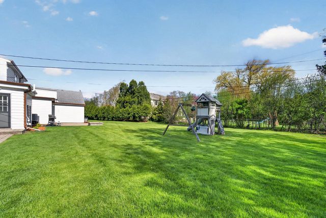 1044 Jonathan LANE, Bayside, WI 53217