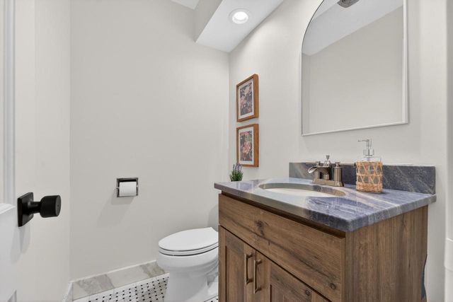 1044 Jonathan LANE, Bayside, WI 53217
