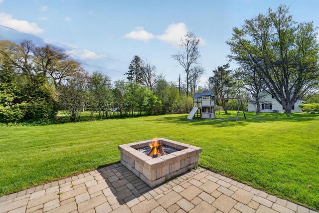 1044 Jonathan LANE, Bayside, WI 53217