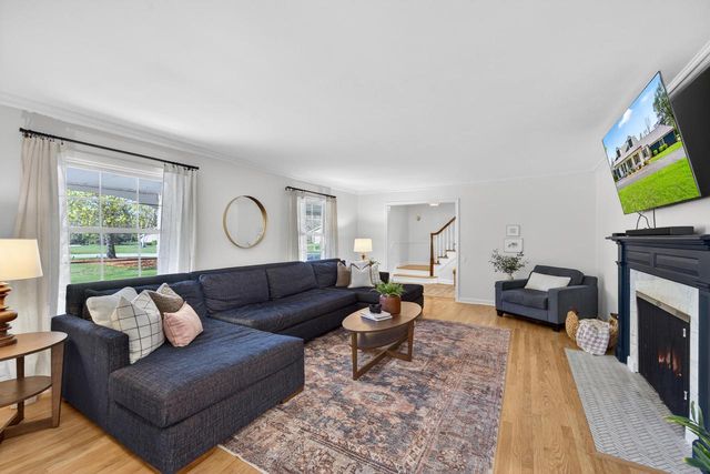 1044 Jonathan LANE, Bayside, WI 53217