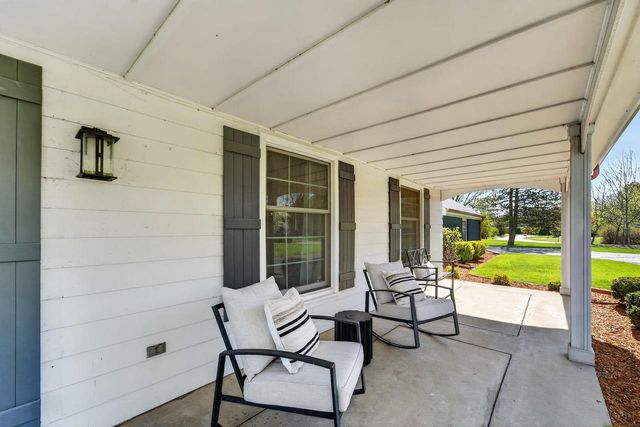 1044 Jonathan LANE, Bayside, WI 53217