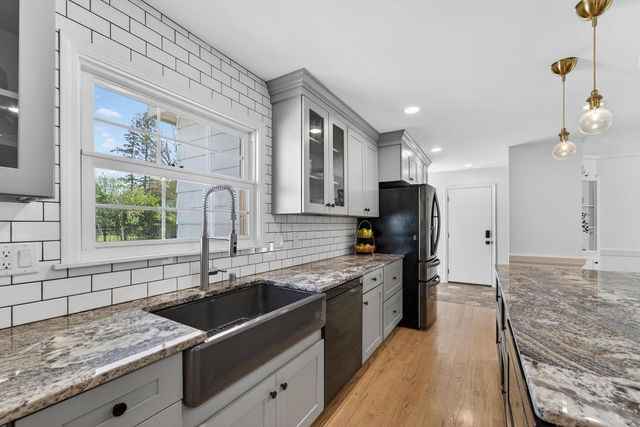 1044 Jonathan LANE, Bayside, WI 53217