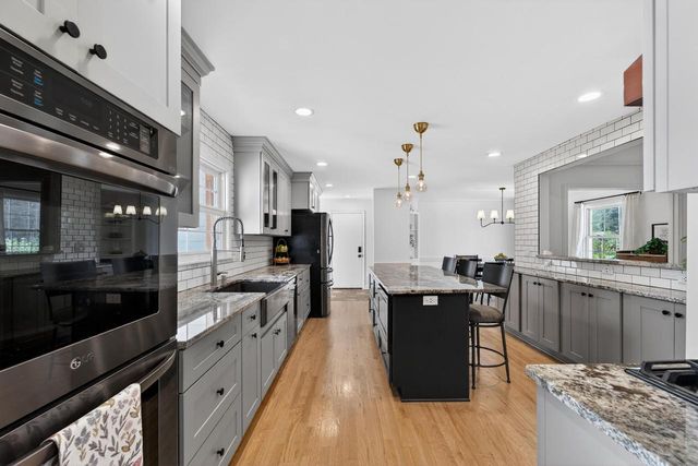 1044 Jonathan LANE, Bayside, WI 53217