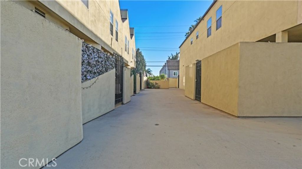 14256 Victory Boulevard 3, Van Nuys (los Angeles), CA 91401