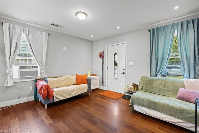 57 Phelps CIR, Hampton, VA 23663