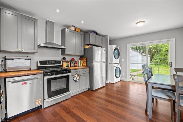 57 Phelps CIR, Hampton, VA 23663
