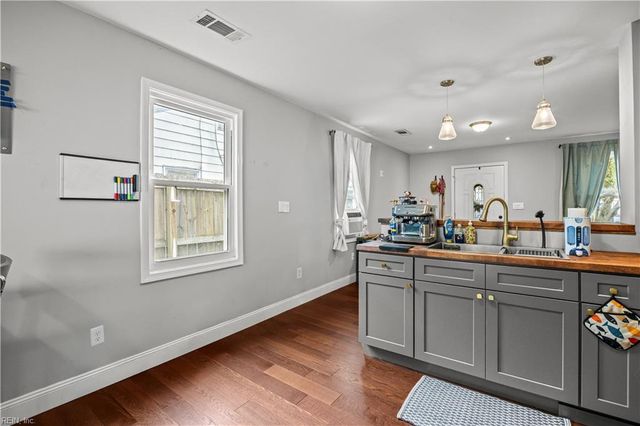 57 Phelps CIR, Hampton, VA 23663