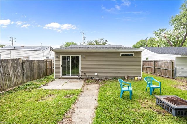 57 Phelps CIR, Hampton, VA 23663