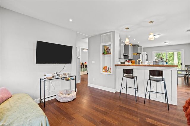 57 Phelps CIR, Hampton, VA 23663
