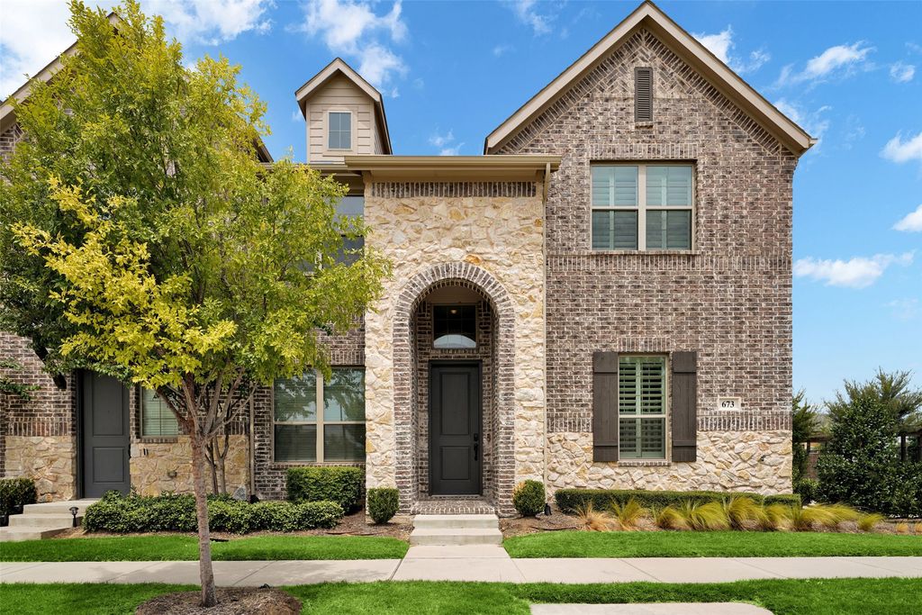 673 Vista Oaks Road, Lewisville, TX 75067