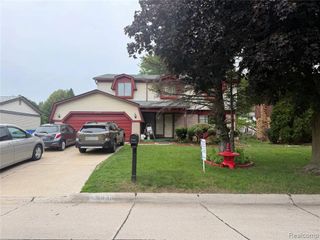 29538 E Nottingham Circle, Warren, MI 48092