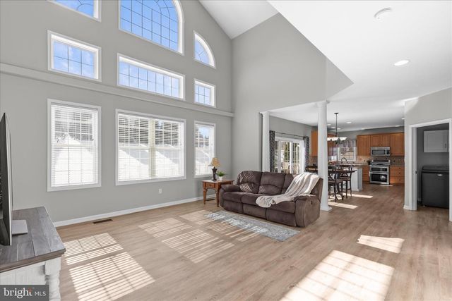 4 DEVONSHIRE DR, Shrewsbury, PA 17361